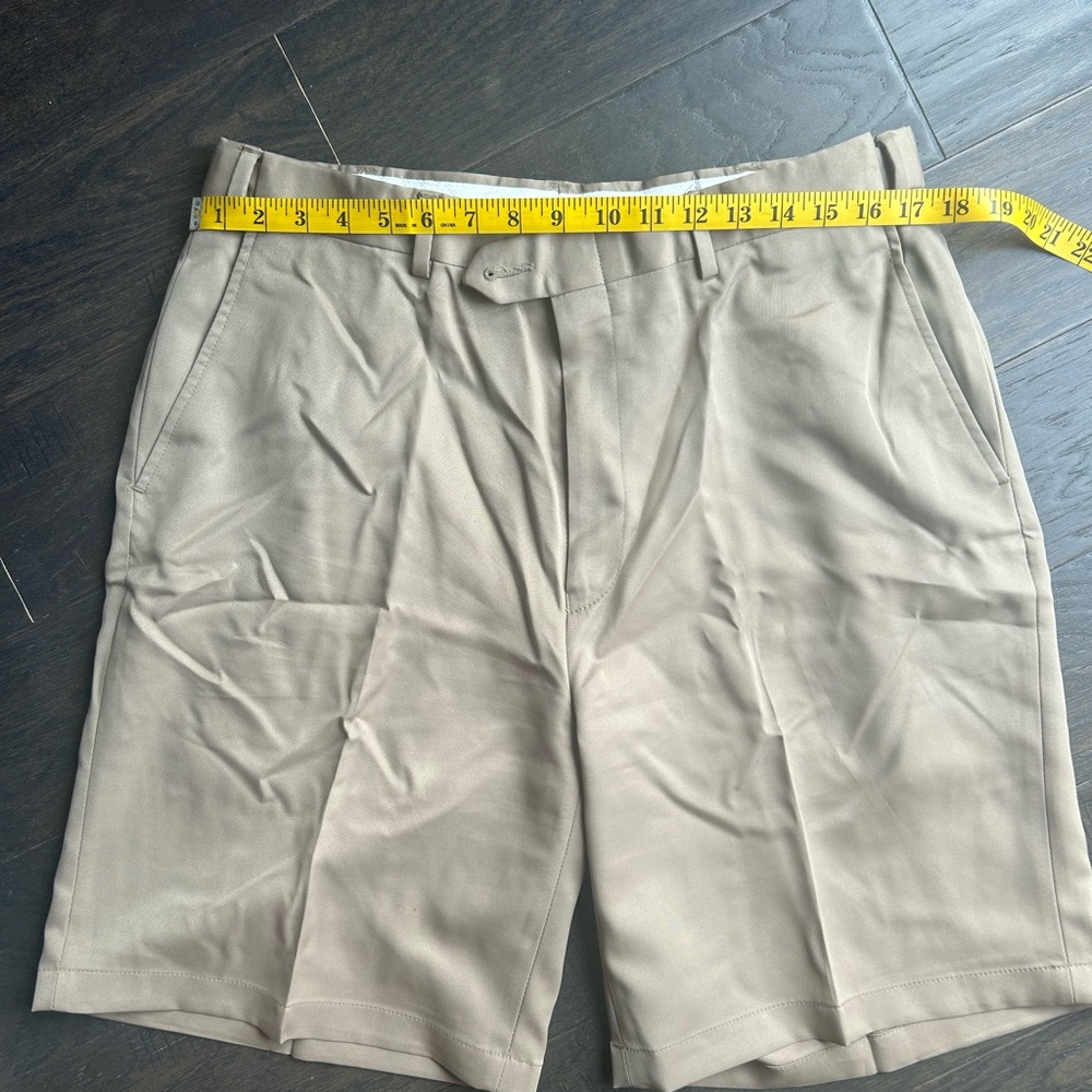 JoS A bank David Leadbetter Men's Tan Shorts